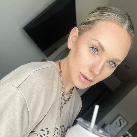 Meet your Posher, Haley - Picture 1 of 1